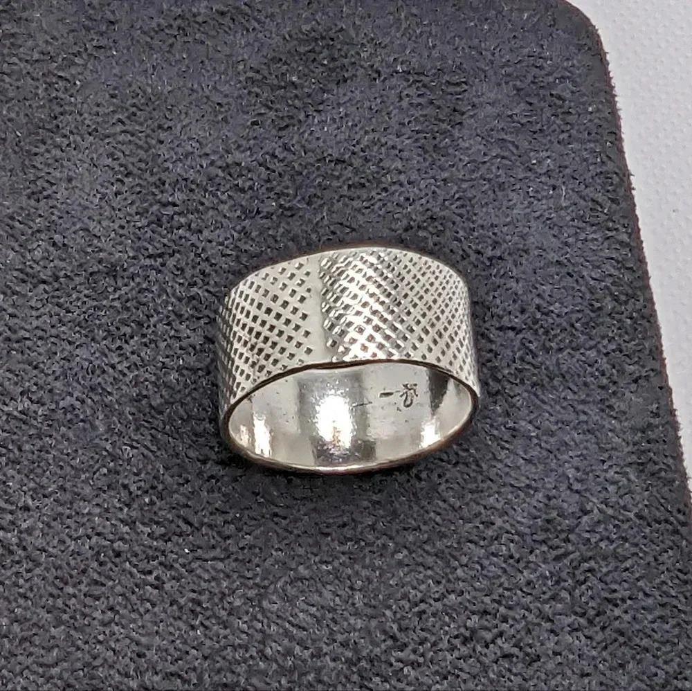 Large band  ring - Picture 3 of 4